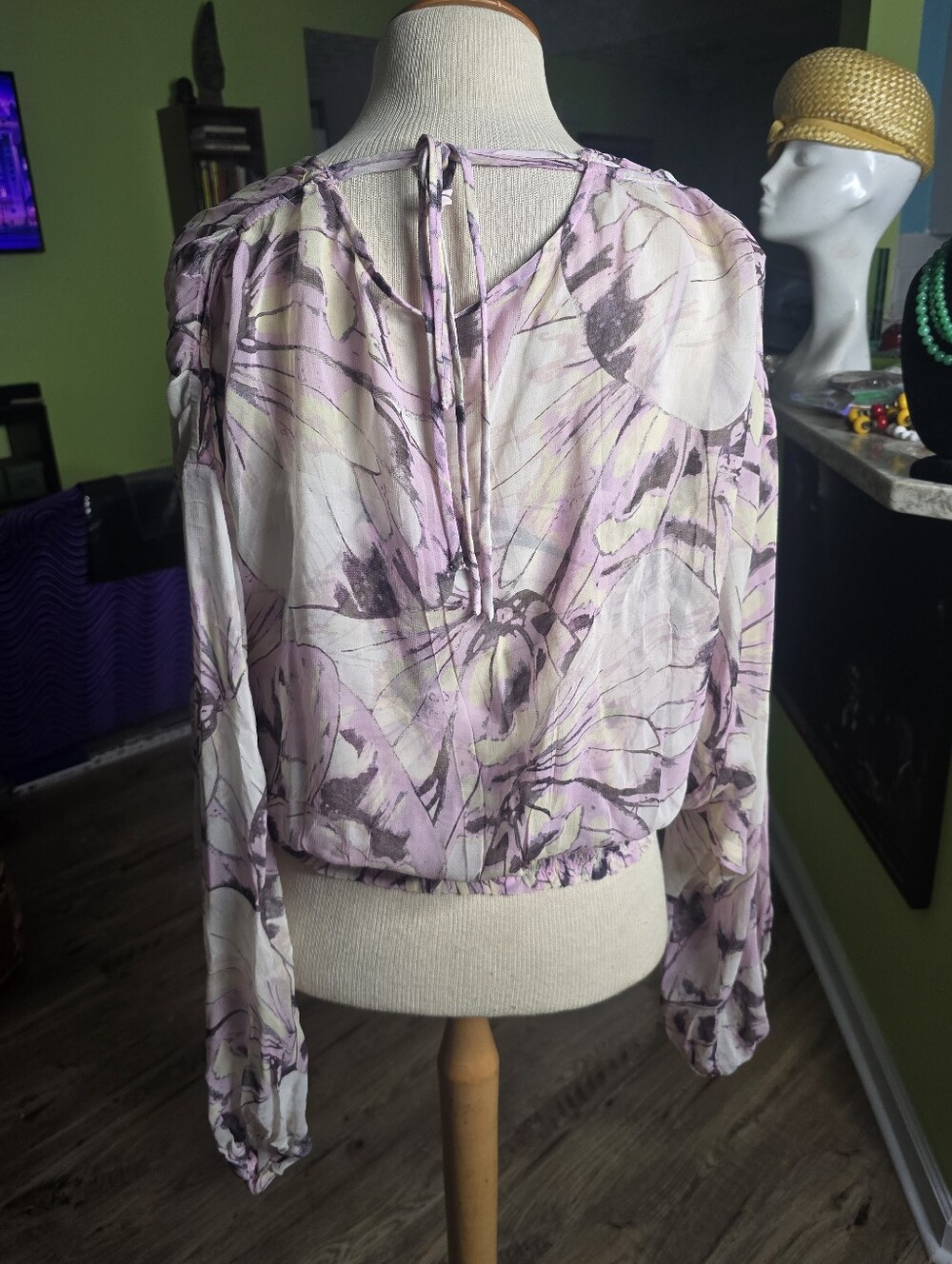 Anthropologie Lavender and White Floral Cropped Blouse - Picture 5 of 8
